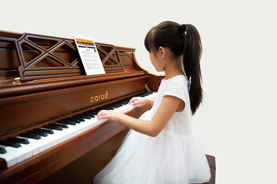 孩子學(xué)琴不用愁 卡羅德&middot;云上鋼琴讓你做躺贏式家長